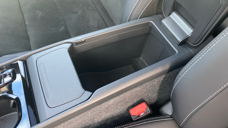 Volvo XC40 2.0 B4P Ultimate Dark 5dr Auto Petrol Estate